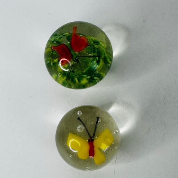 Set of 2 Vintage Glass Art Paperweight Hand Blown Sphere Butterfly Flowers - Picture 2 of 4